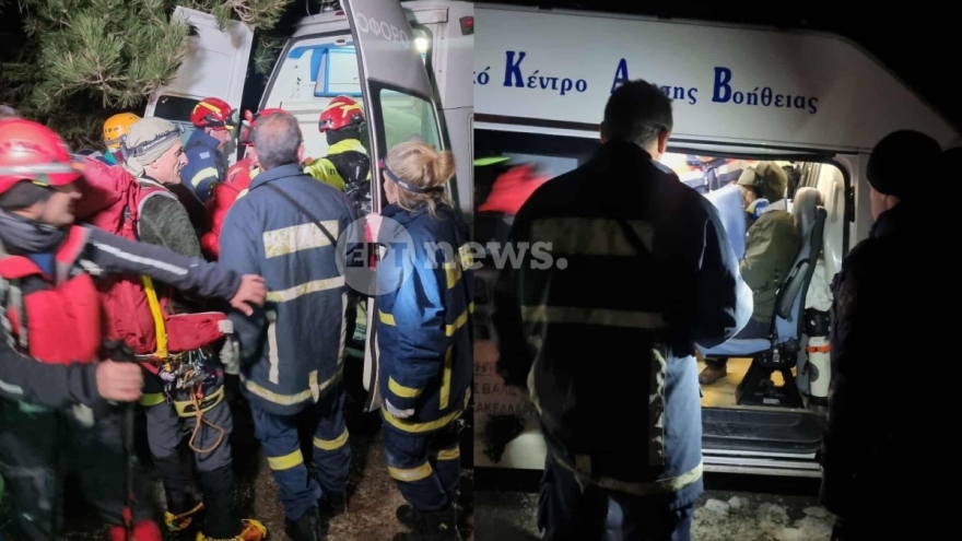 Διασώθηκαν μετά από επιχείρηση 8 ωρών οι 8 ορειβάτες στον Ταΰγετο:  Δύο τραυματίες στο νοσοκομείο Σπάρτης, δείτε βίντεο