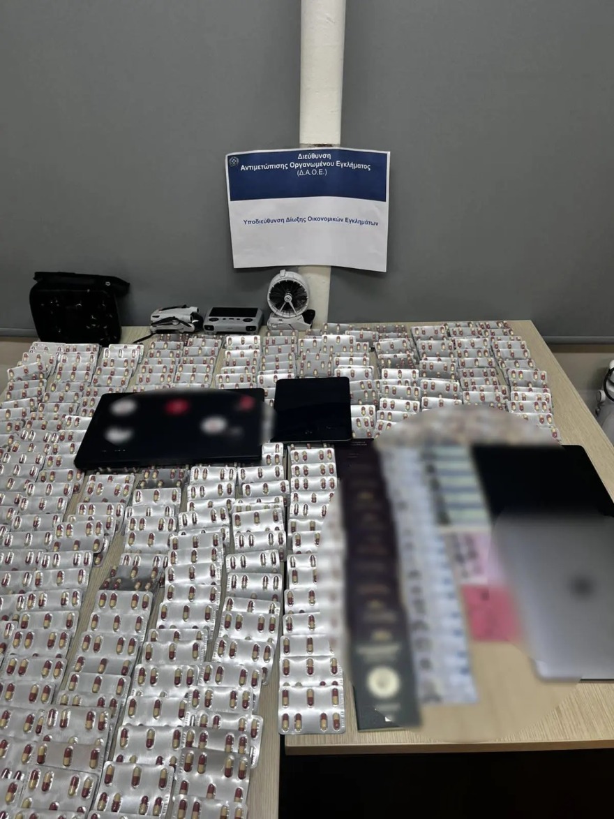 Εξαρθρώθηκε κύκλωμα με πάνω από 40 κλοπές και παράνομη διακίνηση φαρμάκων, που βρέθηκαν με σχεδόν 10.000 χάπια