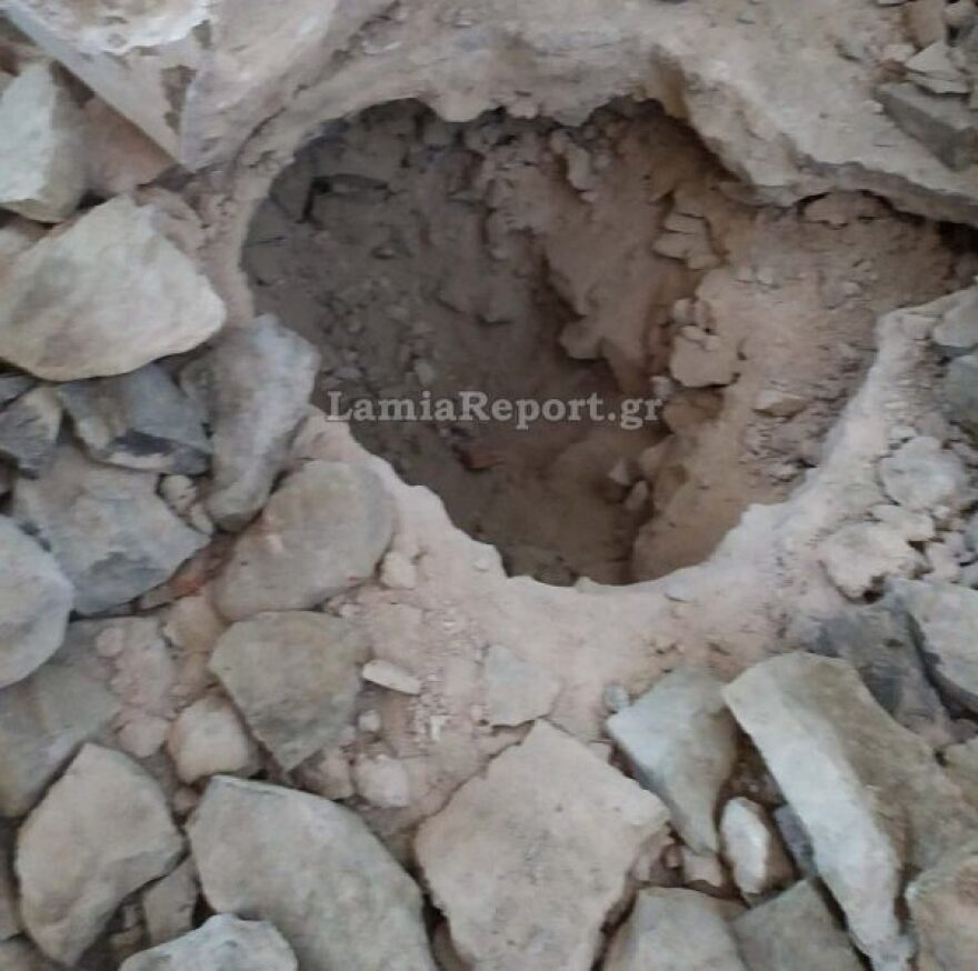 Κατέστρεψαν την Αγία Τράπεζα σε εκκλησία στη Φθιώτιδα για να βρουν… λίρες, δείτε φωτογραφίες