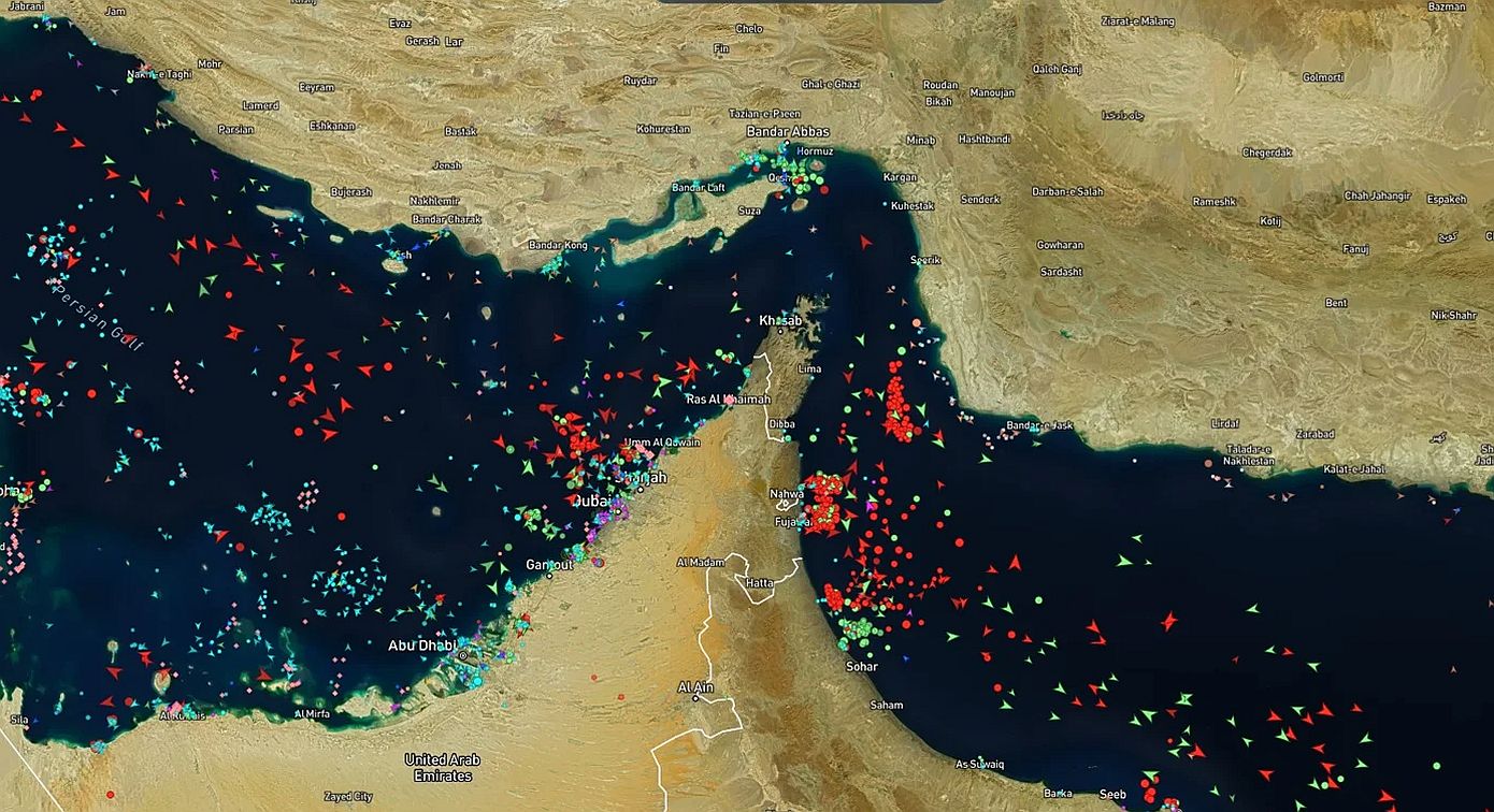 Παγκόσμιος συναγερμός: Πάνω από 250 πλοία ακινητοποιημένα στα Στενά του Ορμούζ – Εντυπωσιακή εικόνα
