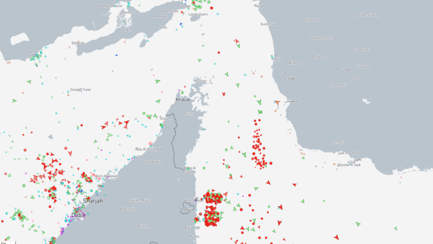 Εκατοντάδες τάνκερ σταματούν να κινούνται στα Στενά του Ορμούζ