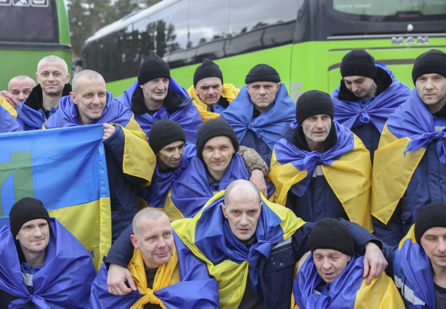 Κίεβο και Μόσχα αντάλλαξαν 300 αιχμαλώτους πολέμου, δείτε φωτογραφίες
