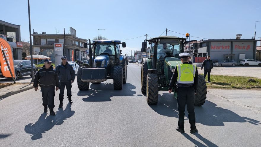 Με αγρότες συναντήθηκε στη Λάρισα πριν το προσυνέδριο της ΝΔ ο πρωθυπουργός