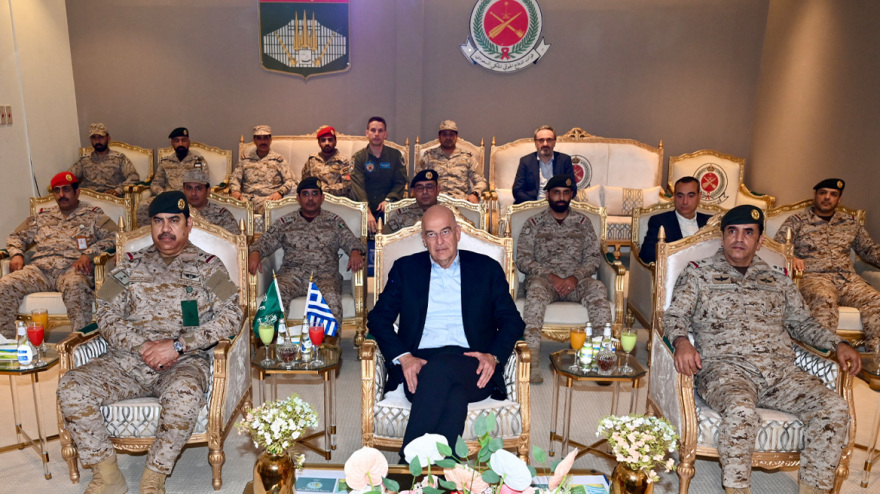 Επίσκεψη Δένδια στην Ελληνική Δύναμη Σαουδικής Αραβίας, δείτε φωτογραφίες