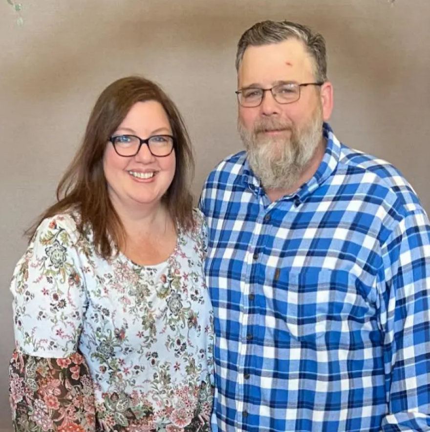 Άγριο έγκλημα στις ΗΠΑ: 30χρονη έστησε ενέδρα με μασάζ στον πατέρα των παιδιών της πριν τον εκτελέσει, σκότωσε με 20 σφαίρες τα πεθερικά της