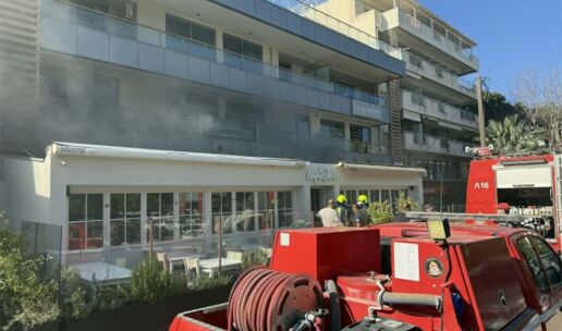 Φωτιά σε γνωστό εστιατόριο στη Γλυφάδα - Συναγερμός στην Πυροσβεστική (Εικόνες)