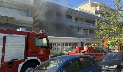 Φωτιά σε γνωστό εστιατόριο στη Γλυφάδα - Συναγερμός στην Πυροσβεστική (Εικόνες)