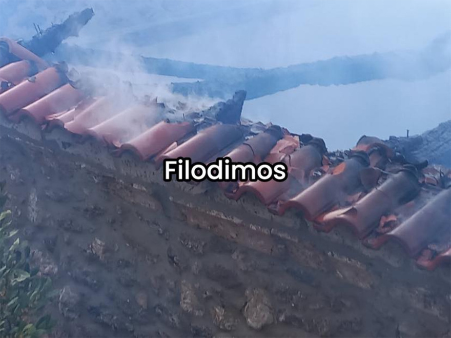 Αχαΐα: Φωτιά σε εκκλησία στην Αιγείρα Αχαΐας, κάηκε ολοσχερώς ο ναός - Δείτε φωτογραφίες
