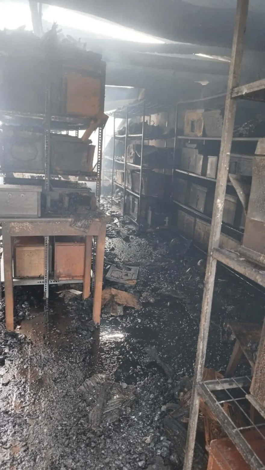 Φωτιά σε νεκροταφείο στα Ιωάννινα, στις στάχτες το οστεοφυλάκιο, δείτε φωτογραφίες