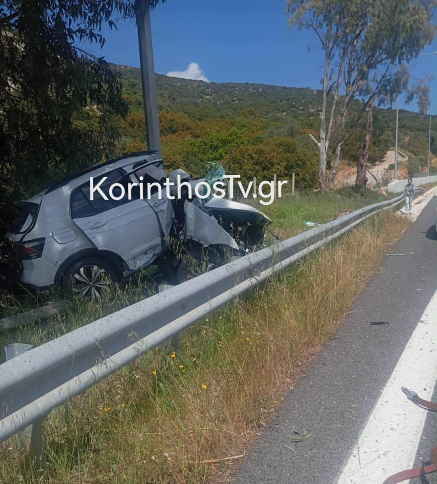 Σοβαρό τροχαίο στη Νεμέα, εγκλωβίστηκε η οδηγός, δείτε φωτογραφίες 
