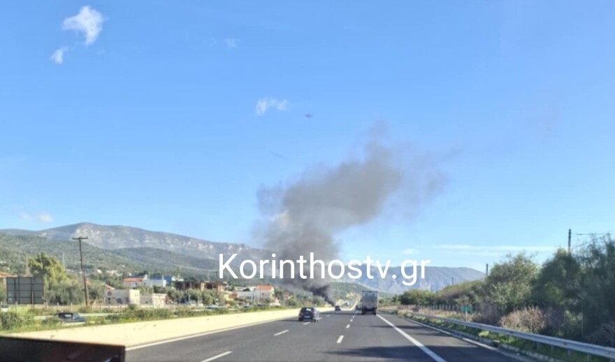 Καλύτερη η εικόνα της φωτιάς στους Αγίους Θεοδώρους, κανονικά τα δρομολόγια του Προαστιακού