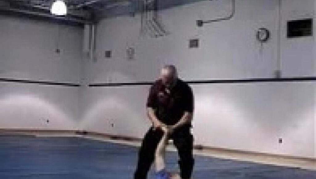 H χρήση του Aikido σε αστυνομικές τεχνικές αφοπλισμού – (vid)