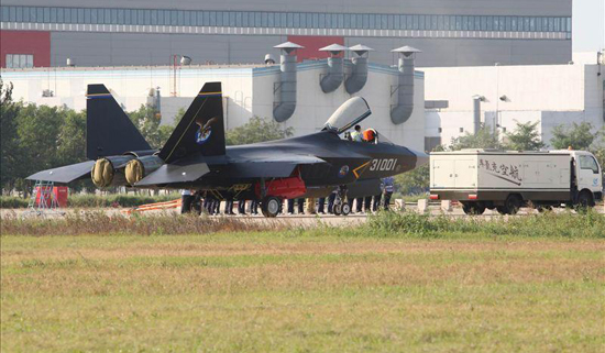 Το δεύτερο μαχητικό stealth της Κίνας πέταξε σήμερα