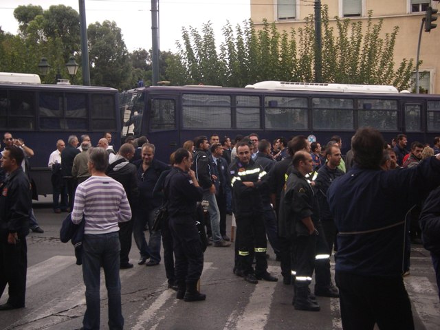 Διαδήλωση των σωμάτων ασφαλείας έξω από τη Βουλή