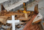 Κάτω Αχαΐα: Λάθρο έκαψαν σταυρούς και εικόνες από εκκλησία!