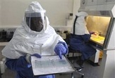 Τελείωσε η επιδημία του ιού Έμπολα αφήνοντας πίσω 30 νεκρούς
