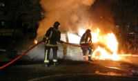 Τη νύχτα της Πρωτοχρονιάς στη Γαλλία πυρπολήθηκαν περισσότερα από χίλια αυτοκίνητα