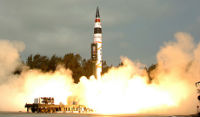 Η Ινδία αναπτύσσει πύραυλο με πυρηνικές κεφαλές ανεξάρτητης στόχευσης
