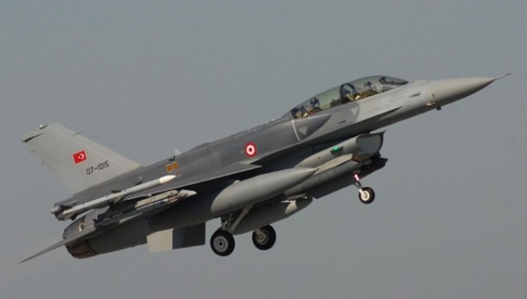 Επτά αεροσκάφη και 5 παραβιάσεις του ΕΕΧ