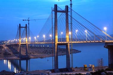 Χαλκίδα: Ξήλωσαν καλώδια από την υψηλή γέφυρα