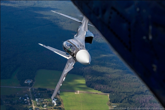 Φωτογραφίζοντας Sukhoi Su-30 και Yak-130 από τη ράμπα ενός An-12