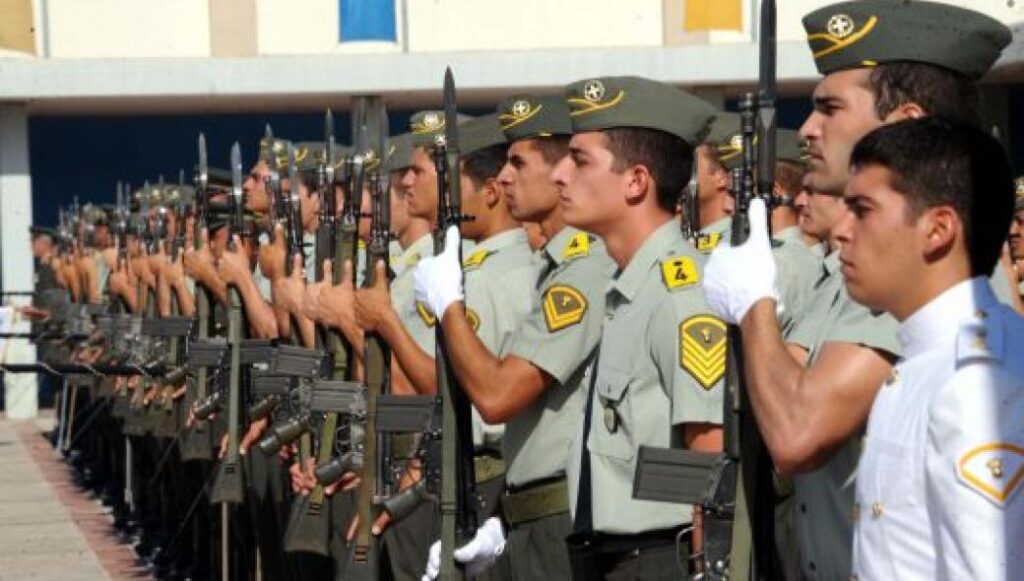 Ποιοί ένστολοι βγαίνουν στην σύνταξη χωρίς όριο ηλικίας