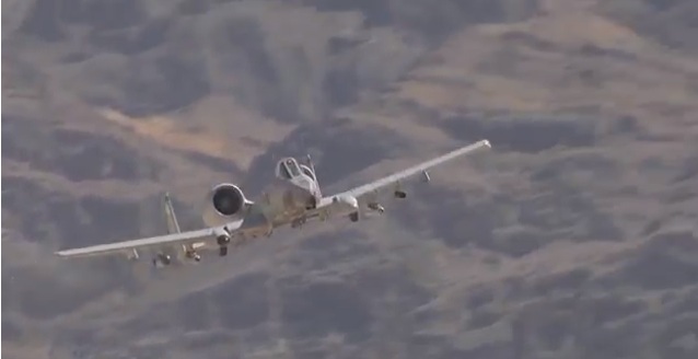 “Παίζουν” και για ΠΑ; – Α-10 & GAU-8 εν δράσει (vid)
