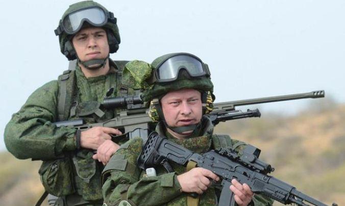 Ρώσος αξιωματικός εκπαιδεύει Σύρους σε όπλο των 12,7 mm