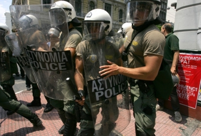 Επεισόδια έξω από την Ευελπίδων