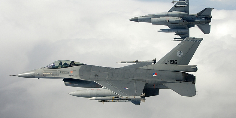 Οταν οι Ολλανδοί υποδύονται τους πιλότους μαχητικών