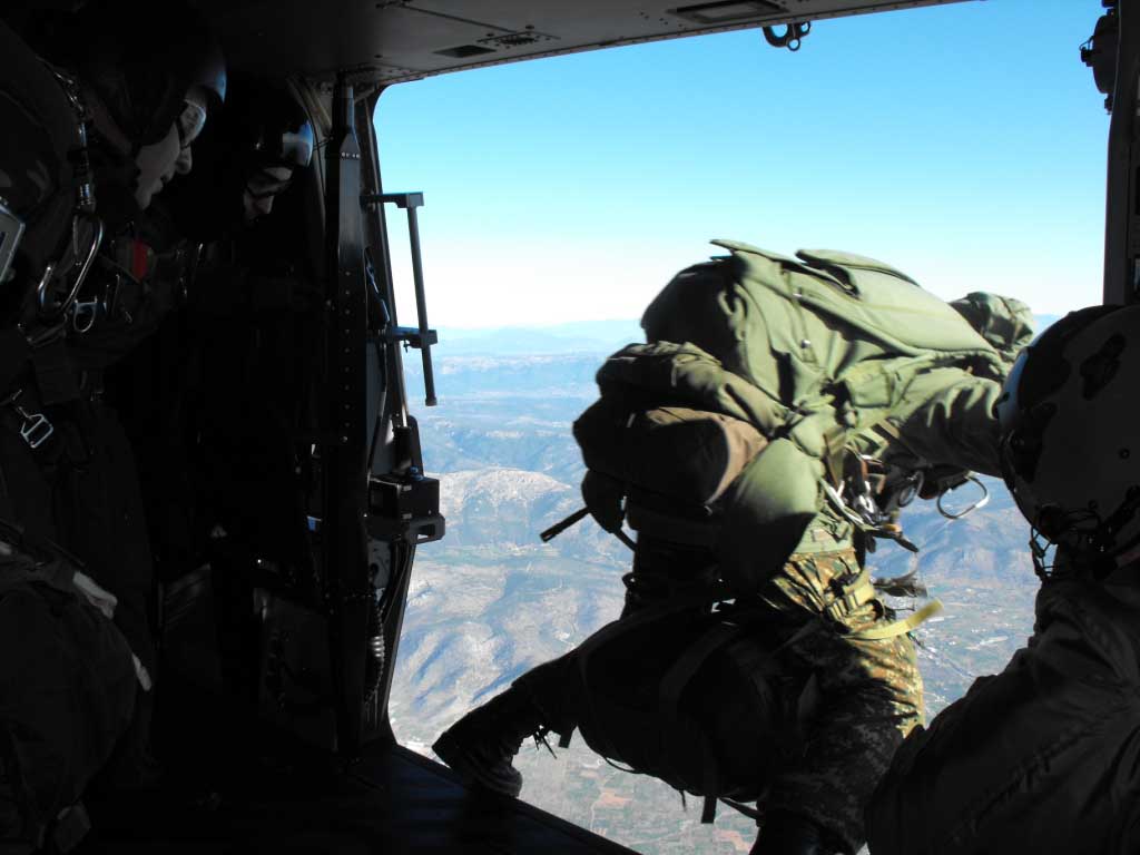 Απο Βρετανία και Γερμανία οι νεκροί αλεξιπτωτιστές της σύγκρουσης στις ΗΠΑ