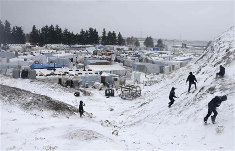 Δεινοπαθούν από το βαρύ χειμώνα οι Σύροι πρόσφυγες στον Λίβανο