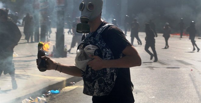 Ογδοντατέσσερα άτομα προσήχθησαν για τις μολότοφ στο Α.Τ. Εξαρχείων