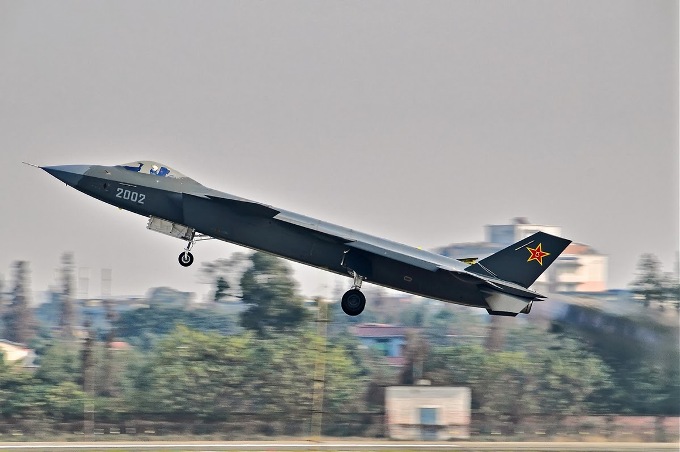 Νέες φωτογραφίες του κινεζικού μαχητικού J-20