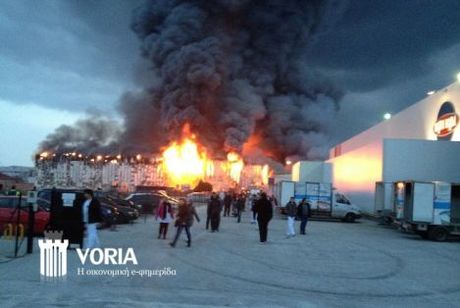 Μεγάλη φωτιά στις αποθήκες της Κρι-Κρι στις Σέρρες