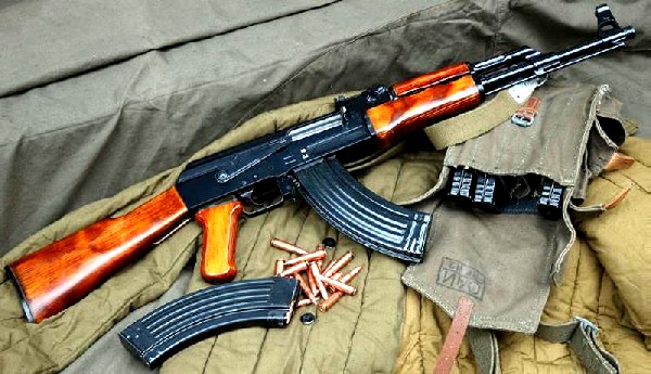 Προβληματίζει την ΕΛ.ΑΣ. η συχνή «παρουσία» καλάσνικοφ