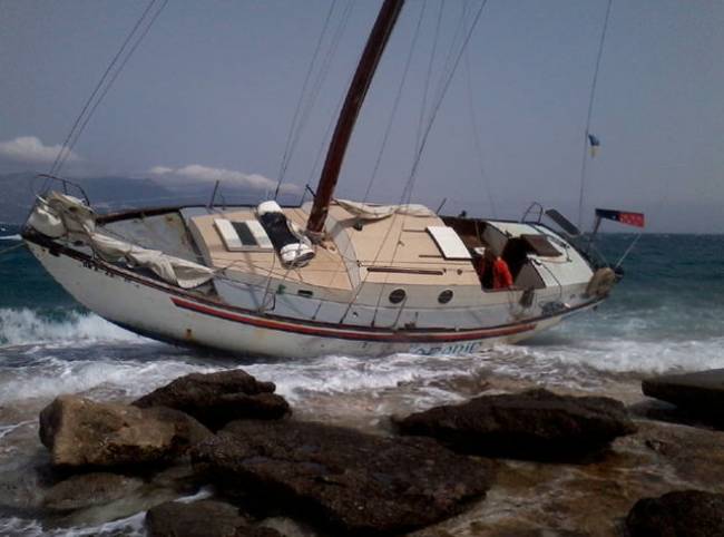Ιστιοφόρο προσάραξε σε θαλάσσια περιοχή ανοικτά της Τήνου