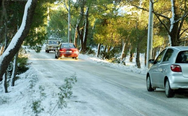 Πρόσκαιρες χιονοπτώσεις και στην Πάρνηθα το απόγευμα