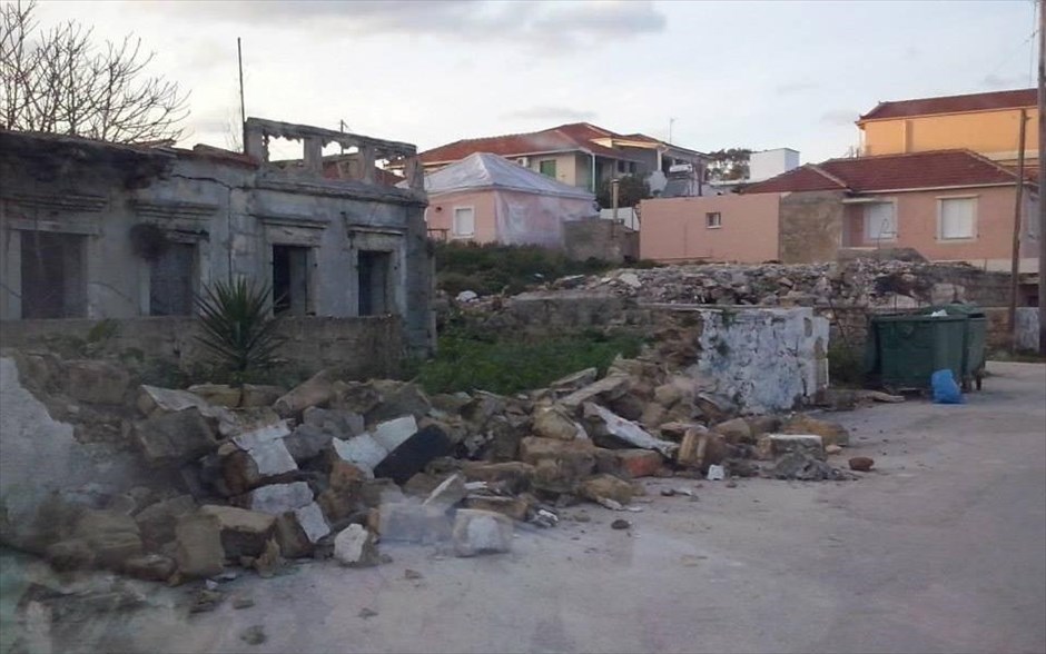 “Βομβαρδισμένο τοπίο” το Ληξούρι – Στις 5.000 οι άστεγοι (εικόνες)