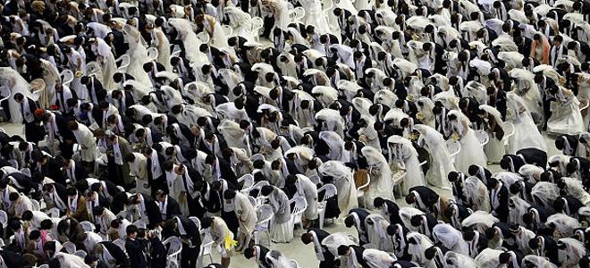 Ν.Κορέα: 2.500 άνθρωποι παντρεύτηκαν ταυτόχρονα (vid)