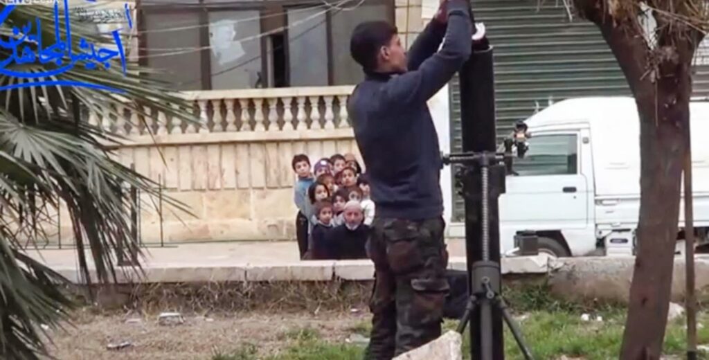 Συρία: Παιδιά τραγουδούν δίπλα σε όλμους (vid)