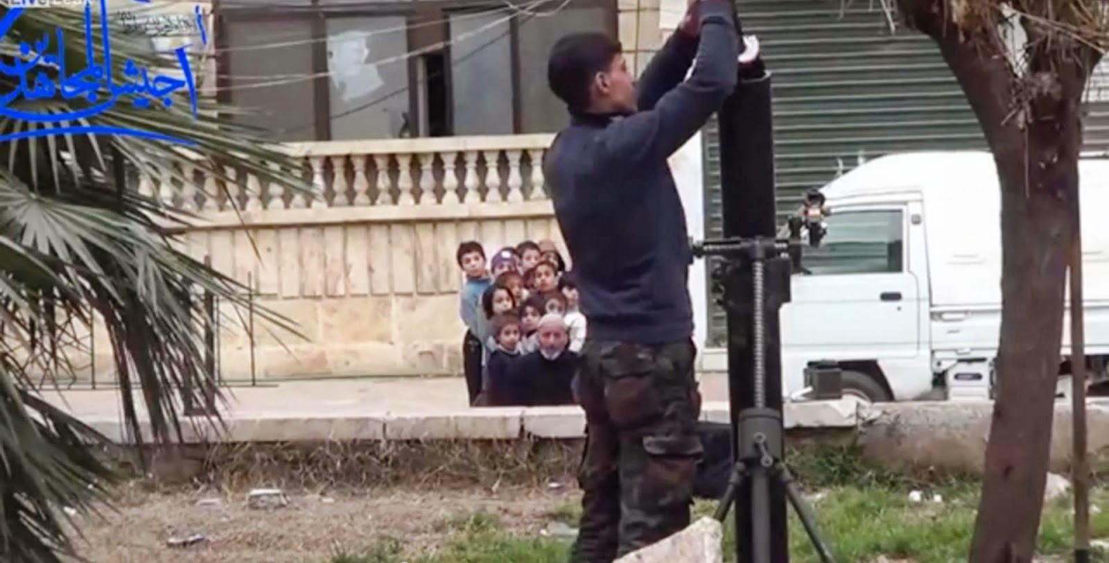 Συρία: Παιδιά τραγουδούν δίπλα σε όλμους (vid)