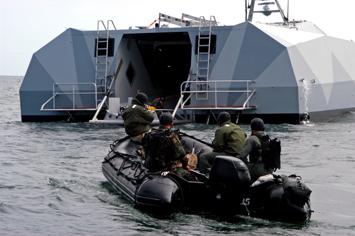 Μυστήριο με το θάνατο δύο πρώην SEALs σε εμπορικό σκάφος