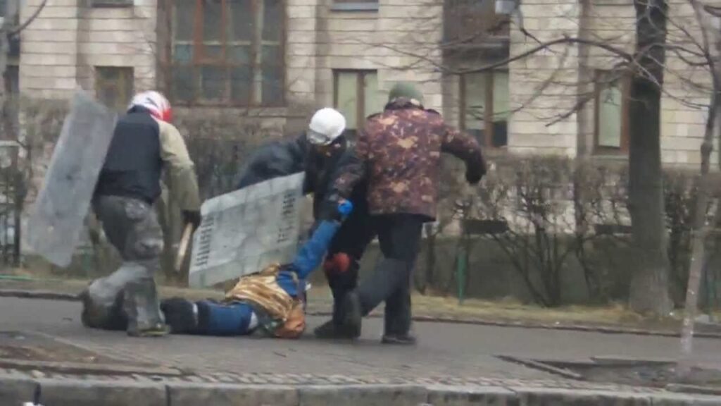 Βίντεο από την Μεϊντάν μόνο που … κάποιοι “αγωνιστές” συνεννοούνται στα αγγλικά!