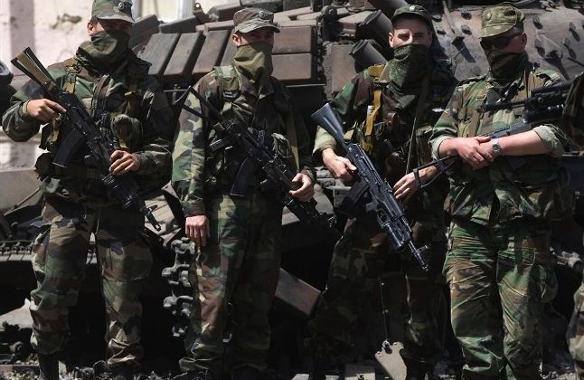 Η στιγμή της εισβολής ανδρών της GRU στο κοινοβούλιο της Κριμαίας – Βίντεο