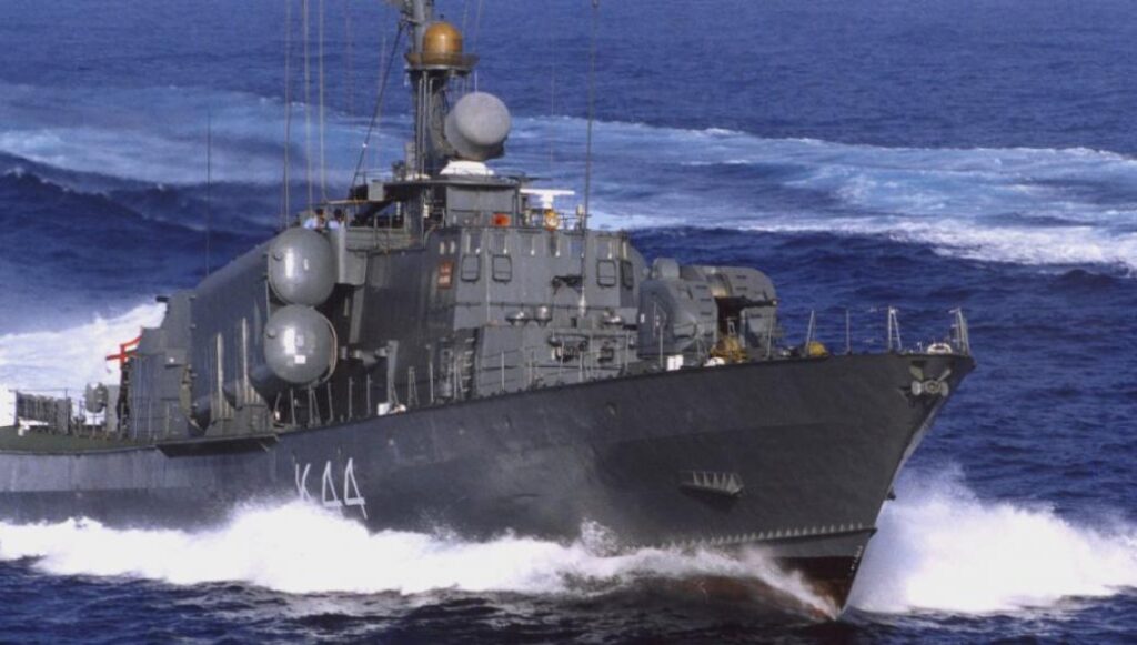 Δραματικές εξελίξεις στην Κριμαία – Βίντεο: Το ρωσικό Ναυτικό αποκλείει το λιμάνι της Μπαλακλάβα – Gunship Mi-24 εν δράσει