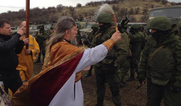 Ετοιμοι για επίθεση οι Ρώσοι στο Perevalnoye – Ιερείς κοινωνούν και ευλογούν τους κομάντο (upd)