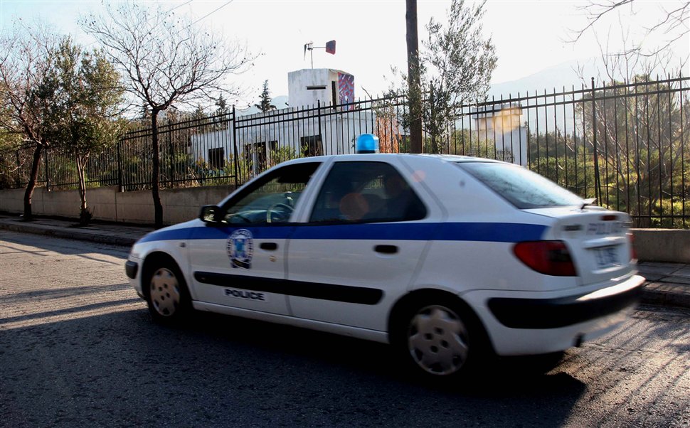 Ρόδος: Το “έστρωσαν” στο πόκερ σε καφενείο πέντε τζογαδόροι