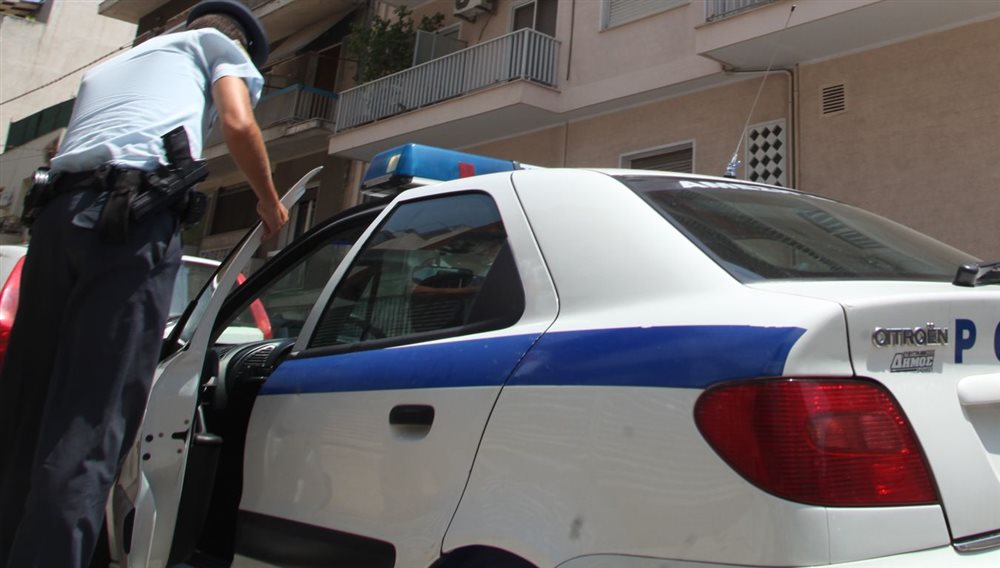 Πάτρα: Δράστες φορώντας καρναβαλικές μάσκες λήστεψαν πεζό