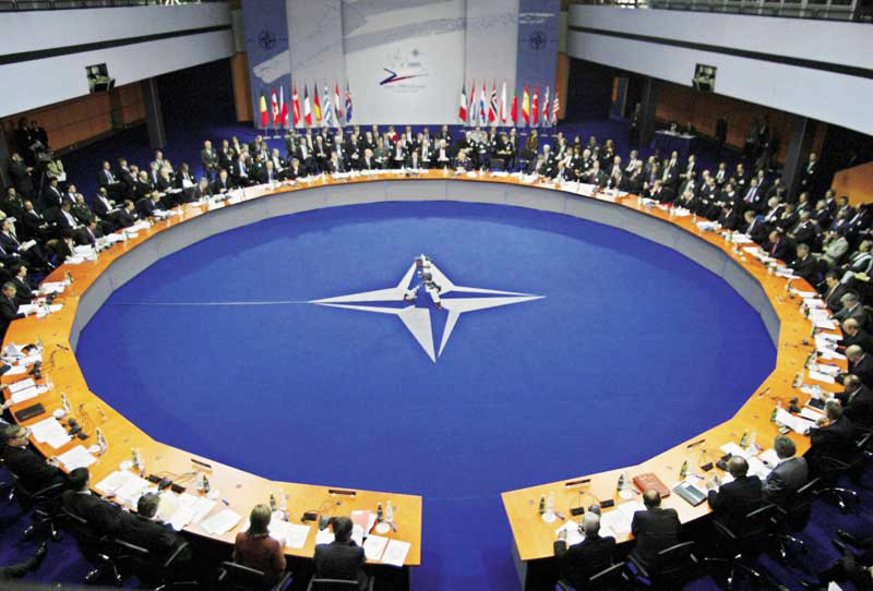 ΝΑΤΟ: Αναθεωρεί πλήρως τις σχέσεις με Ρωσία- Ρωσία: Επαναφέρετε στερεότυπα Ψυχρού Πολέμου